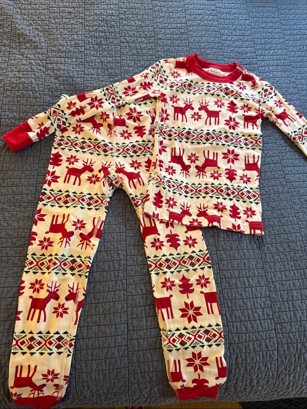 Hanna Andersson Cream and Red Reindeer Holiday Pajama Set Size 6-7